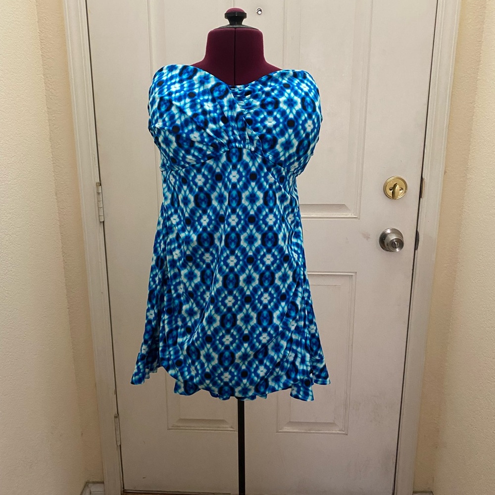 Women’s Swimsuit. Built in Bottom - Picture 2 of 2